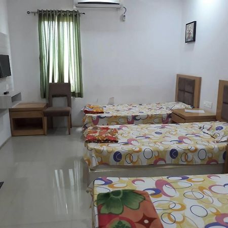 Stay Guru Usha Residency Bhuj Εξωτερικό φωτογραφία