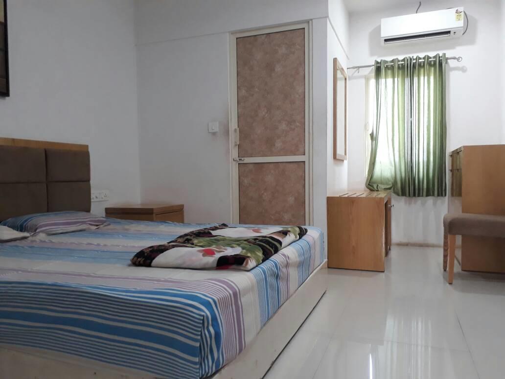 Stay Guru Usha Residency Bhuj Εξωτερικό φωτογραφία